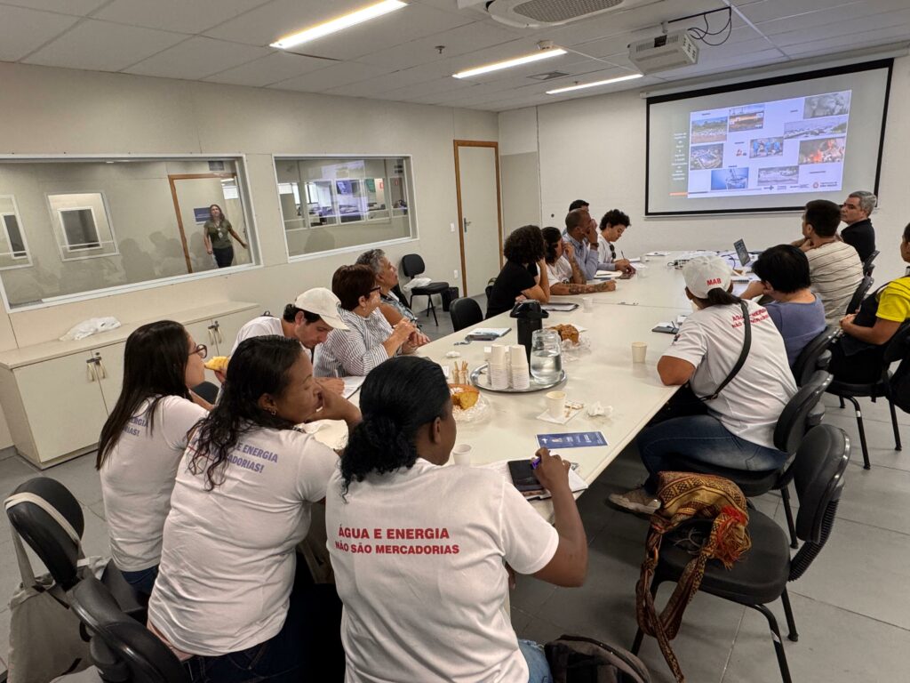 A reunião contou com participação dos atingidos, Fiocruz, Ministério da Saúde e órgãos da saúde da Prefeitura de São Paulo. Foto: Comunicação MAB SP
