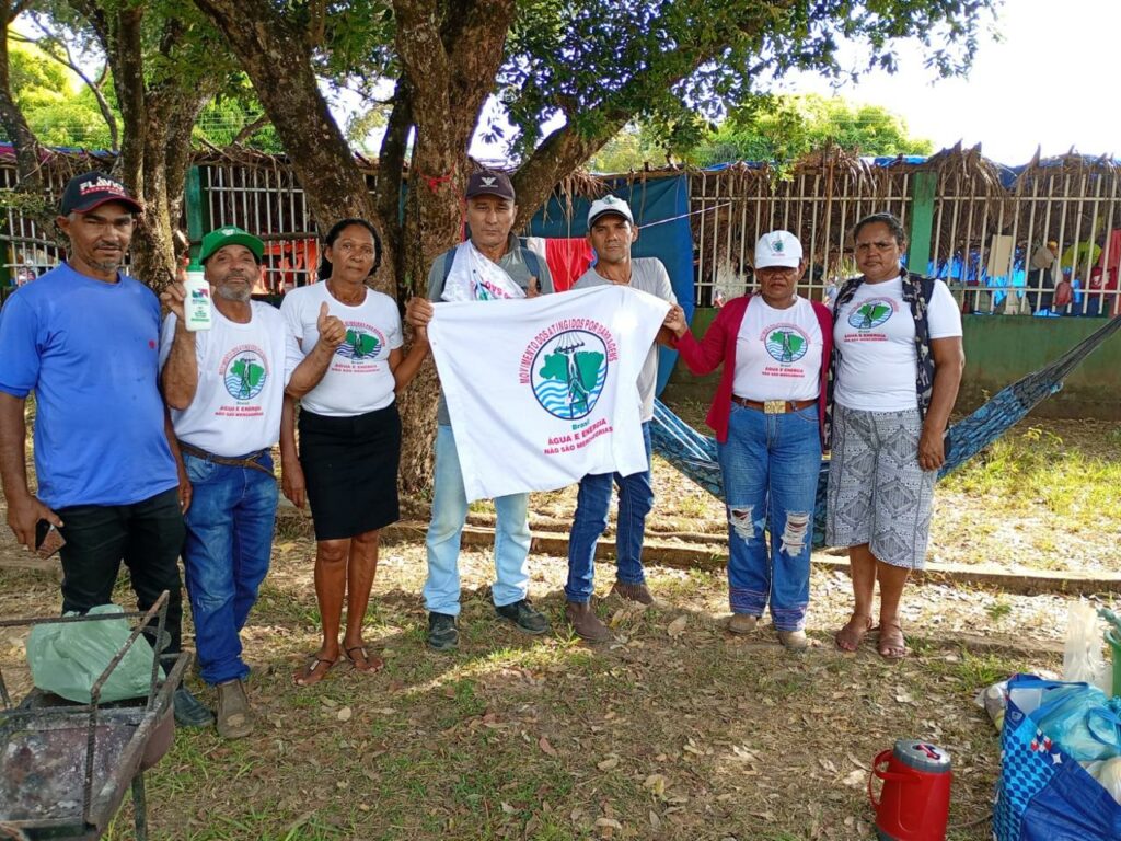 Militantes e lideranças do MAB reunidos em frente à sede regional do INCRA, em Marabá (PA) durante a ocupação. Foto: Divulgação
