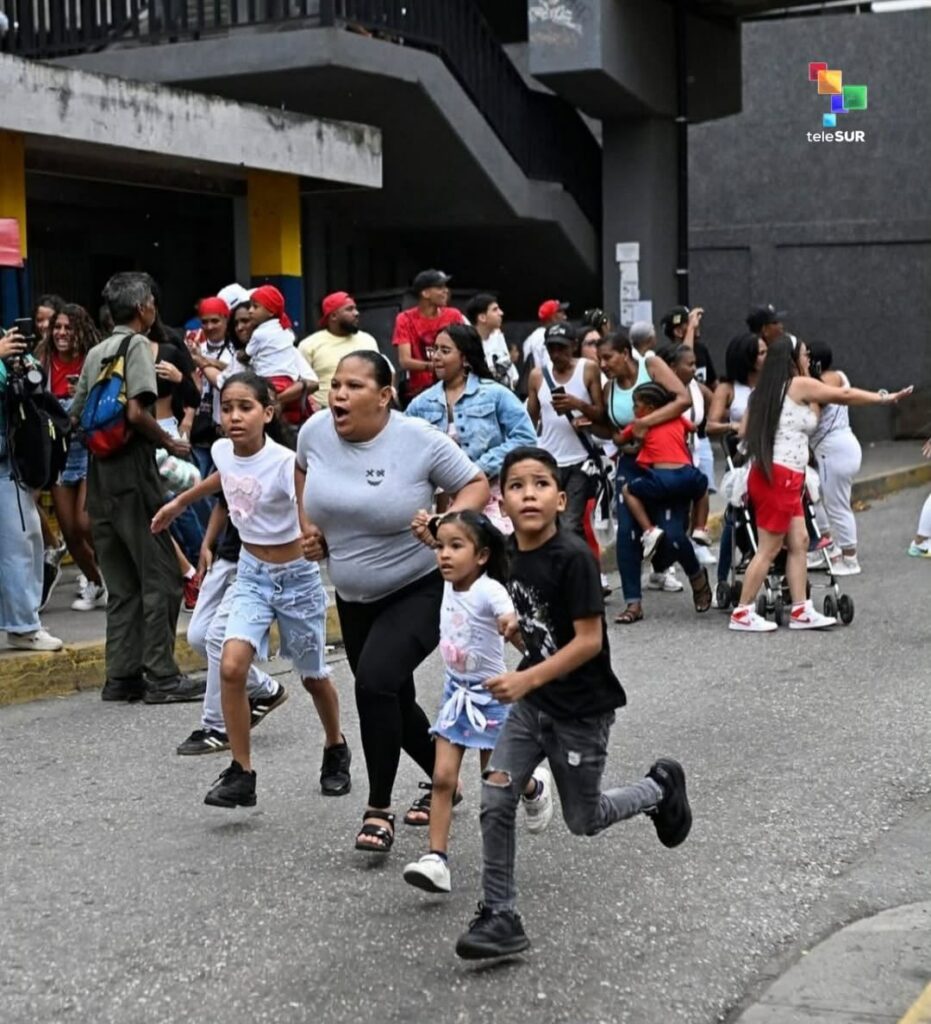 Moradias destruídas, famílias em fuga e comunidades em meio aos escombros revelam a dimensão da tragédia causada pelos terremotos que atingiram a Venezuela. Fotos: TeleSUR