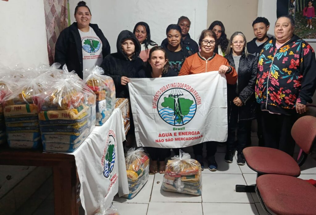 Atingidos lutaram para garantir o recebimento de cestas básicas que garantem a segurança alimentar. Foto: Comunicação MAB RS