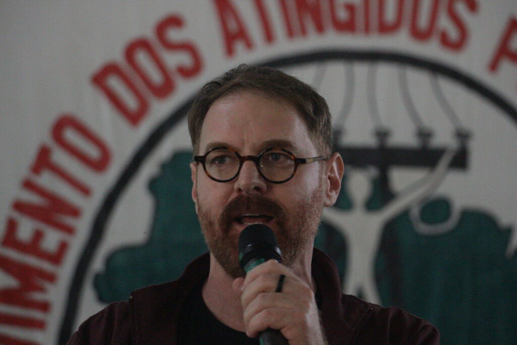 Durante o ato, Robson Formica afirmou que as entregas são resultado da organização e da luta das famílias atingidas por barragens. Foto: Jean Vottri