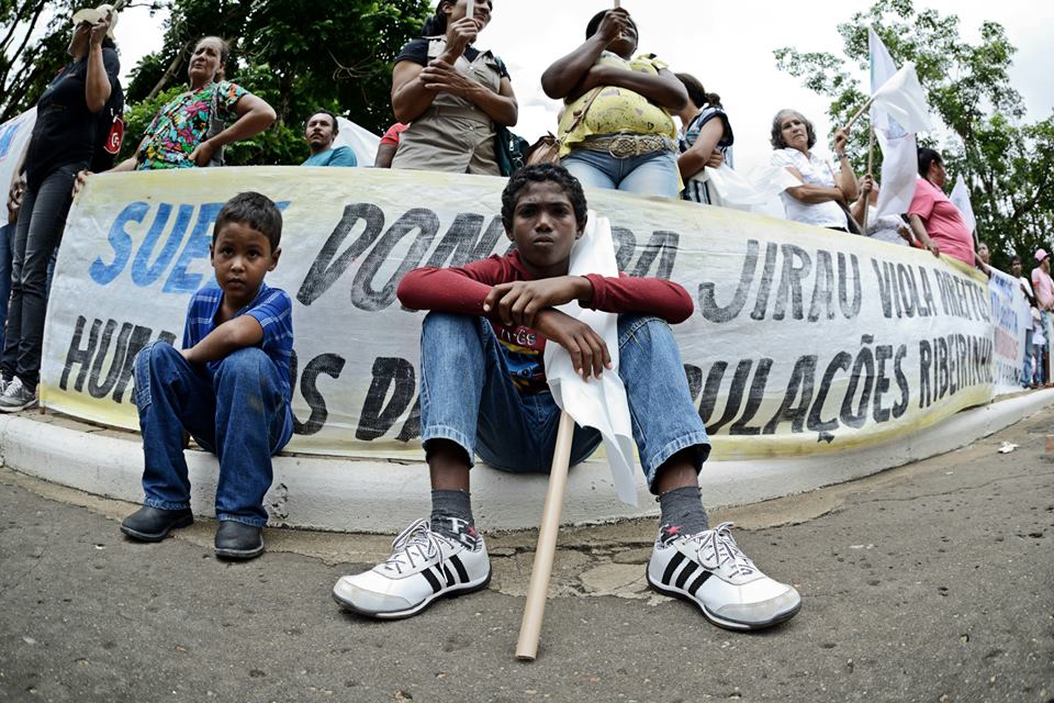 Atingidos pela enchente de 2014 durante manifestações em Porto Velho (RO). Foto: Gabriel Ivan / MAB
