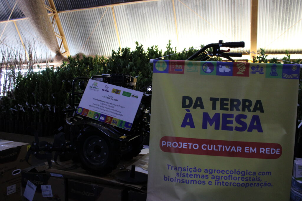 As entregas no Paraná fortalecem a produção de alimentos, a agroecologia e a autonomia das famílias atingidas por barragens. Foto: Carolina Scorce / MAB