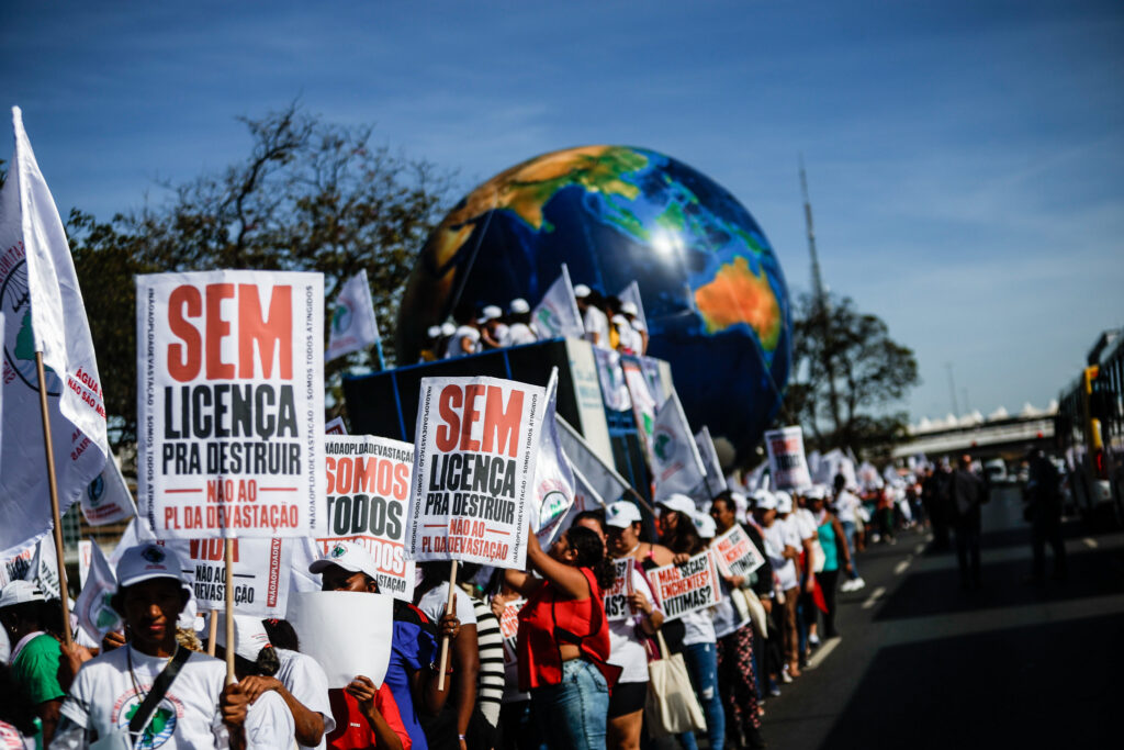 Marcha "Mulheres em Defesa do Meio Ambiente", durante a Jornada de Lutas das Mulheres do Movimento dos Atingidos por Barragens, em Brasília. Foto: Gabriela Biló