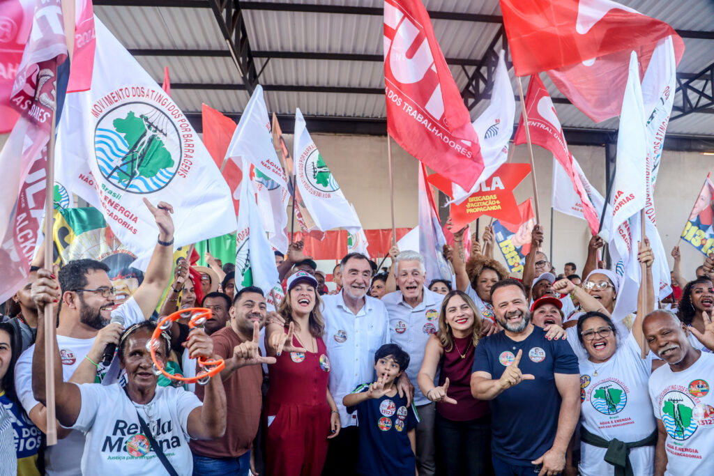Na tarde desta sexta-feira (21), movimentos sociais organizados na Plataforma Operária e Camponesa da Água e Energia (POCAE) lançaram, em Belo Horizonte, as Brigadas de Agitação e Propaganda. Foto: Nívea Magno / MAB 