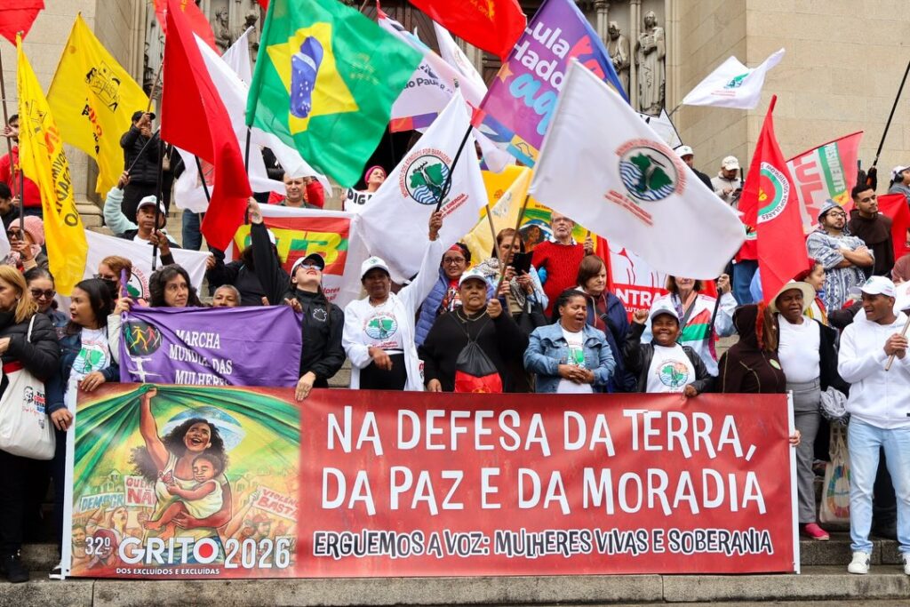 A Praça da Sé, em São Paulo, foi ocupada para reivindicar temas históricos como moradia, direito à terra, mulheres vivas e soberania. Foto: Tamires Pinheiro / MAB